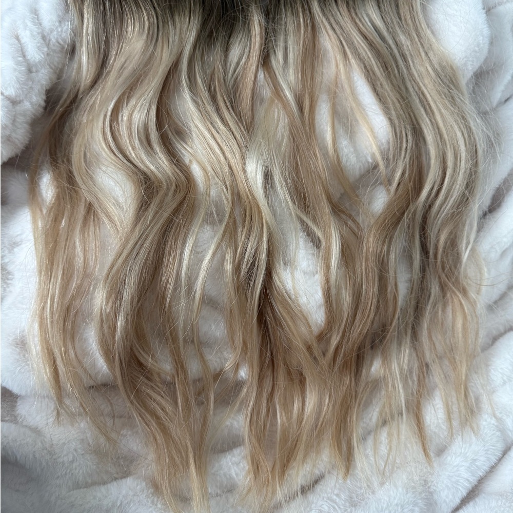 Luxurious Blonde Wavy Hair Extensions